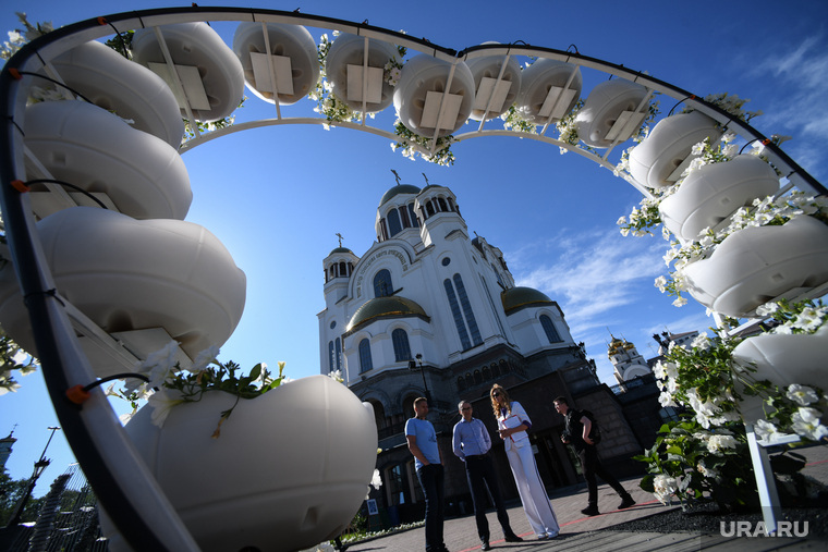 Фестиваль ландшафтного дизайна Белый цветок у Храма-на-крови. Екатеринбург 