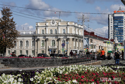 Виды города. Курган, площадь ленина, лето, клумбы с цветами, цветы
