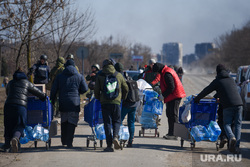 The situation in the besieged Mariupol.  Ukraine, evacuation, humanitarian aid, ukraine, mariupol, refugees, distribution, bottle of water, humanitarian aid