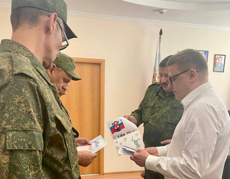 Губернатор Алексей Текслер вместе Сергеем Истраковым пожелал военным из Челябинской области вернуться домой с Победой