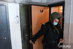 Ситуация по стрельбе с балкона на улице Братьев Быковых. Екатеринбург, квартира, полиция, ппсп, поквартирный обход