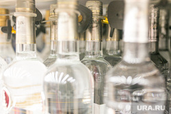 Продукты, овощи и фрукты. Тюмень, торговля, водка, витрина, алкогольная продукция, прилавок, крепкие напитки, алкоголь