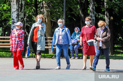Обстановка в городе во время эпидемии коронавируса. Челябинск, эпидемия, женщины, социальная дистанция