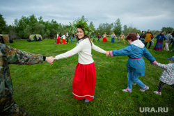 Русский народный праздник Ивана Купала. Сургут, народные гуляния, хоровод, иван купала, женщина в венке