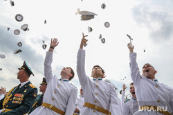Выпускной Тюменского кадетского президентского училища. Тюмень, кадеты, фуражки