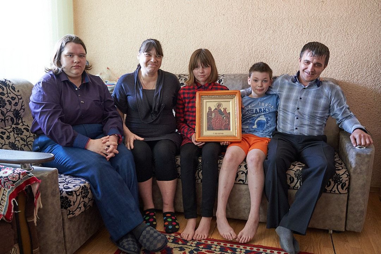Учредители Фонда Святой Екатерины решили помочь многодетной семье из Алапаевска