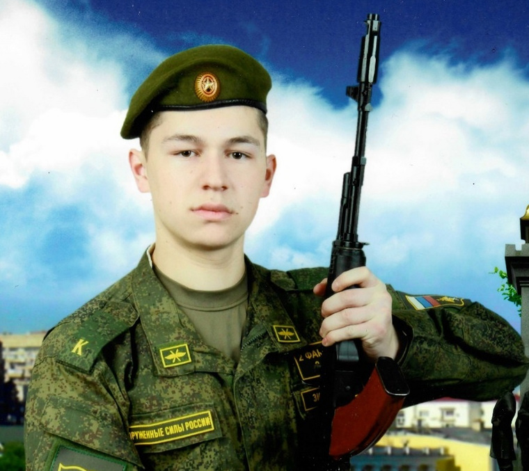 Ильгизар Зиннуров окончил Челябинское высшее военное авиационное училище штурманов