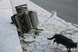 Город Шуши после обстрелов ВС Азербайджана. Нагорный Карабах, кот, неразорвавшийся снаряд, снаряд рсзо смерч, последствия обстрела, уличное животное