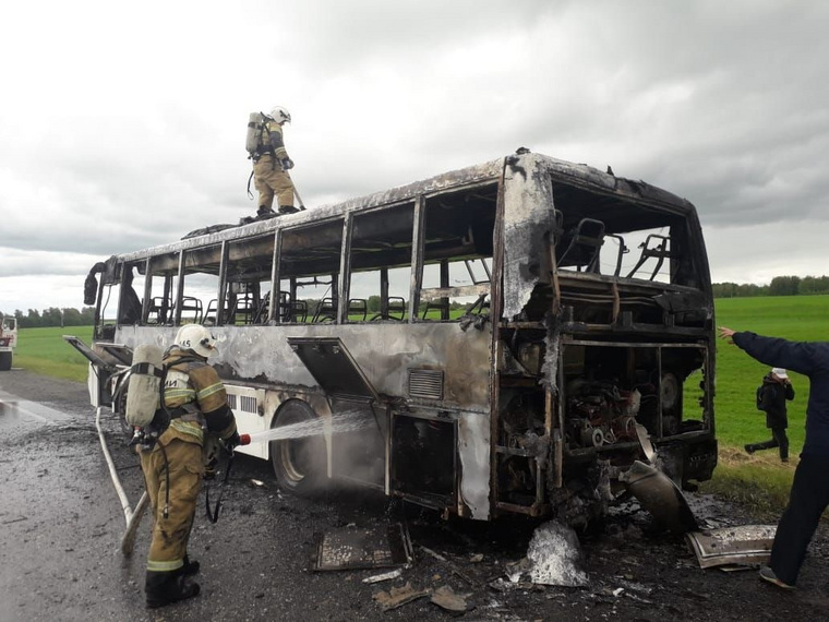 На трассе Курган — Тюмень загорелся пассажирский автобус