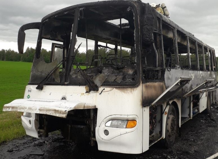 На тюменской трассе 26 июня загорелся пассажирский автобус из Кургана. Пострадавших нет