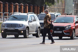 Билборд с губернатором Шумковым Вадимом. Курган , автомобили, пешеходный переход, машины, пешеход