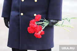 Акция «Защитим память героев» в честь 23 февраля. Курган, акция памяти, гвоздики, похороны, военная форма
