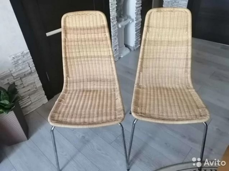 Плетенные стулья на Авито продаются в паре в пределах 2000 рублей