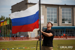 Рабочая поездка губернатора Свердловской области в Ирбит, флаг рф, поднятие флага, триколор, флаг россии