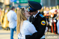 Репетиция торжественного построения войск Челябинского гарнизона. Челябинск, целуются, поцелуй, молодежь, курсант, любовь