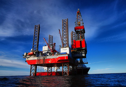 Открытая лицензия на 30.07.2015. Добыча нефти и газа, море, нефтедобыча, нефтяная платформа, печорское море