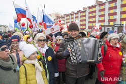 Первомайский митинг. Салехард, гармонь, аккордеон, флаг россии, праздник