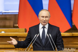 Президент на совете законодателей. Санкт-Петербург