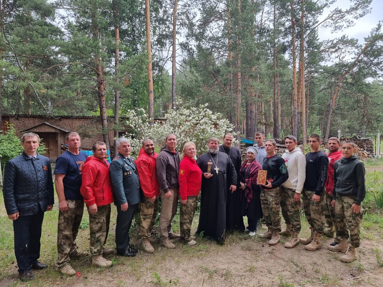 Курганские священники встретили участников ежегодного всероссийского патриотического автомарша «Юнармия — Za Мир без фашизма»