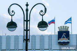Административные здания. Тюмень, фонари, администрация тюмени, фонари освещения, герб тюмени, тюмень, виды тюмени