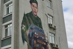 Родственники и друзья героев обратились к художникам, которые рисуют портреты