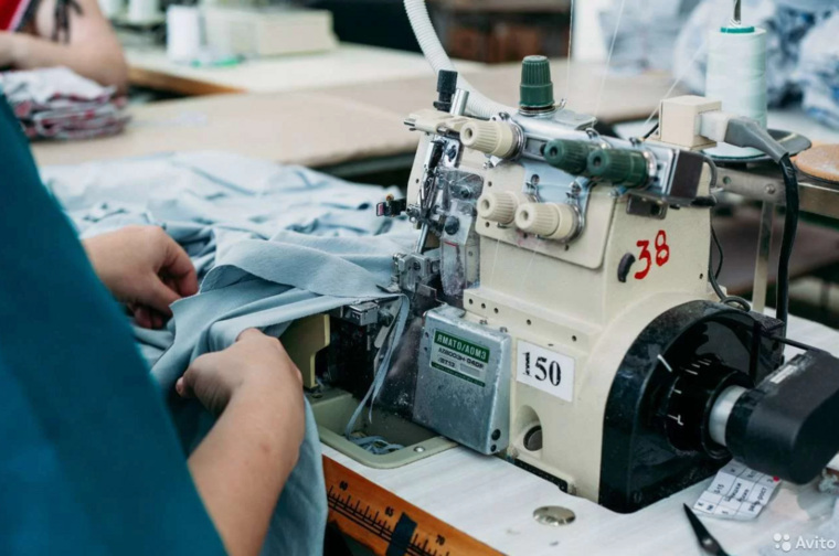 На производстве имеется более 130 единиц швейного оборудования