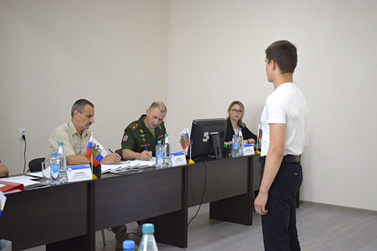 Студенты КГУ проходят комиссию для зачисления в военный учебный центр (ВУЦ)