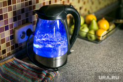 Электрический чайник с подсветкой, миксер. Москва, электрический чайник, кипяток, кипящая вода, кухня