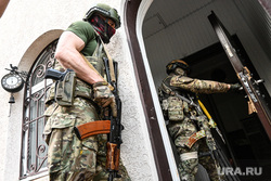 Схрон с оружием сотрудника СБУ в частном доме. Херсон, военные, спецоперация, солдат, штурм дома, адресная работа
