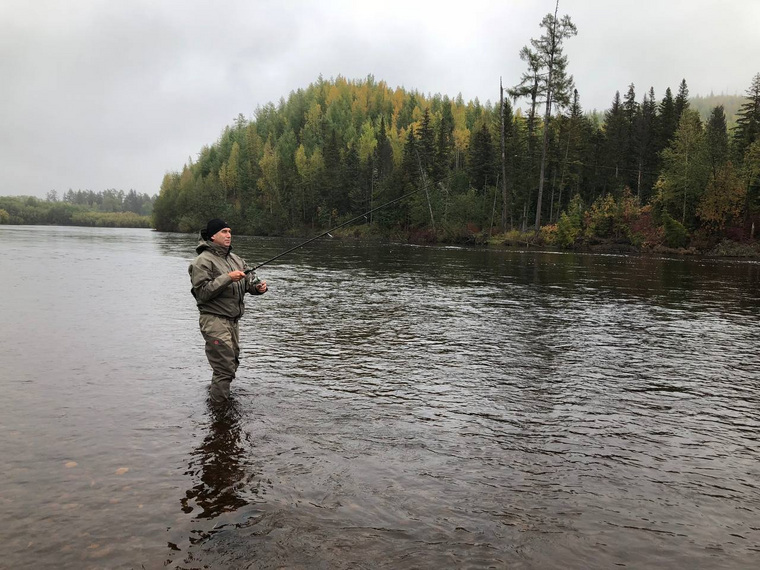 Курганский депутат Госдумы Сергей Лисовский спасается от проблем при помощи рыбалки