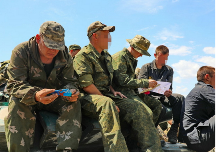Военнослужащие получили открытки от юнармейцев