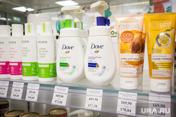 Косметика. Тюмень, косметика, полки магазина, dove, парфюм-лидер