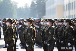 Репетиция парада, посвященного 75-й годовщине Победы в Великой Отечественной войне в 32-м военном городке. Екатеринбург, построение, военные, медицинская маска, защитная маска, женщины, репетиция парада, маска на лицо