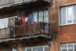 Клипарт. Магнитогорск, аварийный дом, аварийный балкон, разруха, белье на веревках, нищета, бедность