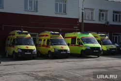 Город во время нерабочих дней, объявленных в связи с карантином по коронавирусу, пятый день. Пермь , реанимобиль, станция скорой помощи, скорая помощь