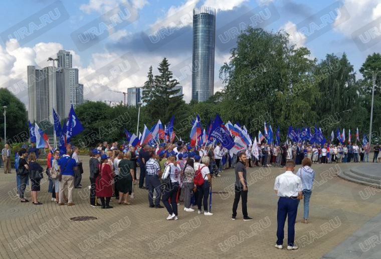 Митинг в поддержку спецоперации РФ на Украине