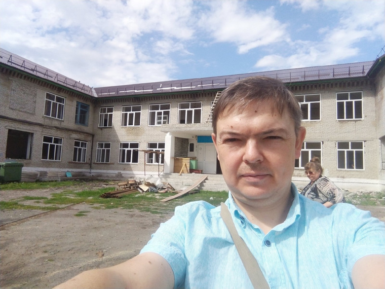 Руководитель курганского исполкома «Единой России» Родион Вяткин проверил капремонт школ Кетовского района в составе комиссии