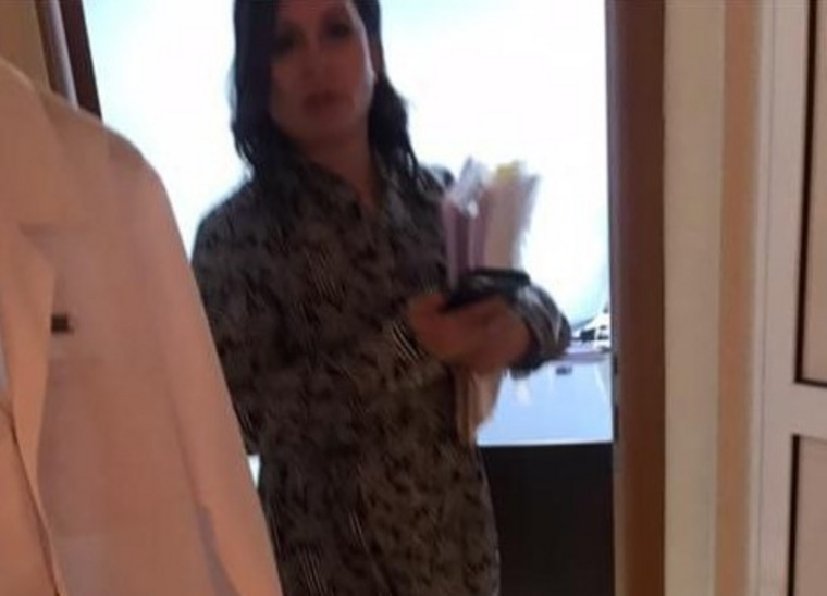 Инга Майер в офисе Мицукова забрала со стола документы и деньги