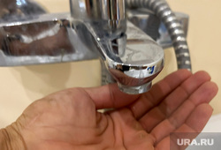 Дача. Водитель. Клипарт. Курган, кран, нет воды, отключение воды, водопроводный кран