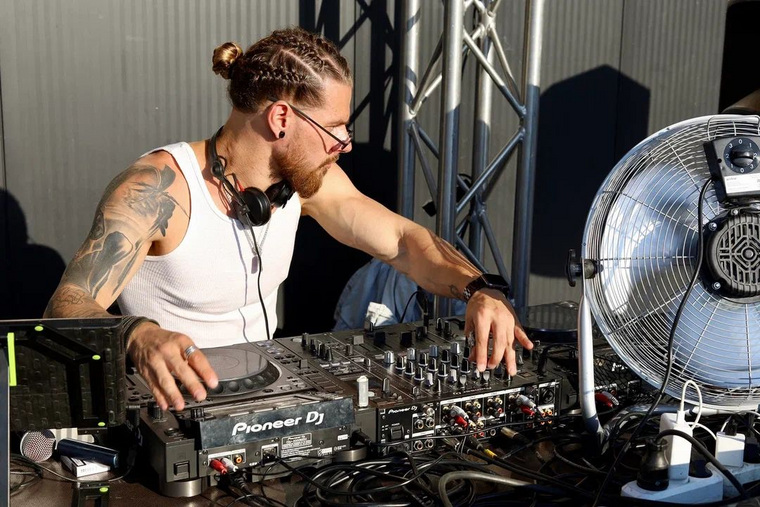 DJ играли музыку из фильмов «Форсаж» и street style треки