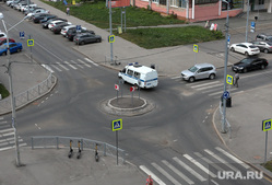 Виды города. Пермь, перекресток, перекресток с круговым движением, автомобиль полиции