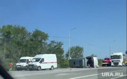 Стоп-кадр из видео ДТП с автобусом на М5. Челябинская область, дтп, автобус, авария, скорая помошь