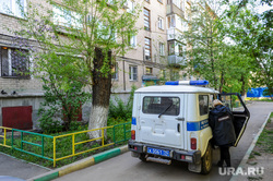 Задержание человека назвавшего себя богом. Челябинск, арест, уаз, участковый, задержанный, подъезд, полиция, патрульный автомобиль, задержание