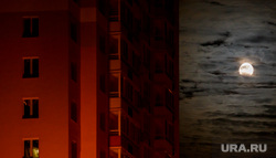 Лунное затмение. Екатеринбург, многоэтажка, окна, луна, ночь