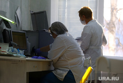 Депутат областной думы Александр Ильтяков в центре переливания крови. Курган , медсестра, кабинет врача, врач, фельдшер, медики
