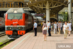 Прибытие детей из Донецка. Челябинск, вокзал, поезд, железнодорожный транспорт, трафик, полиция, пассажиры, внутренний туризм, ржд, туризм, железная дорога