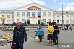 Визит депутатов законодательного собрания СО в Нижний Тагил. Свердловская область, привокзальная площадь, город нижний тагил