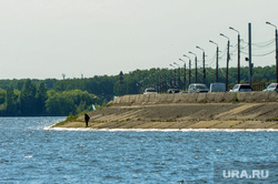 Городской пляж на Шершневском водохранилище во время режима самоизоляции. Челябинск, жара, дамба, лето, шершневское водохранилище, отдых, шершни
