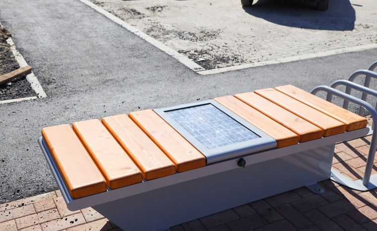 Так выглядят скамейки с солнечными батареями в Нижневартовске