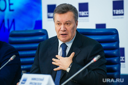 Пресс-конференция Виктора Януковича. Москва, янукович виктор, рука на сердце